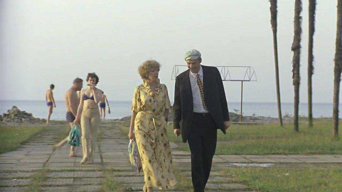 Какие цветы сняты в популярных фильмах: Леон, Любовь и голуби, Голодные игры, Красота по-американски, Весна на Заречной улице Какую роль они играют в сюжете